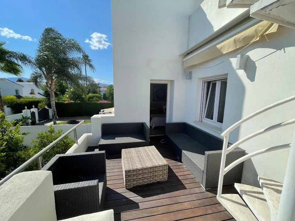 Bonita Villa Con Piscina Estepona Spain