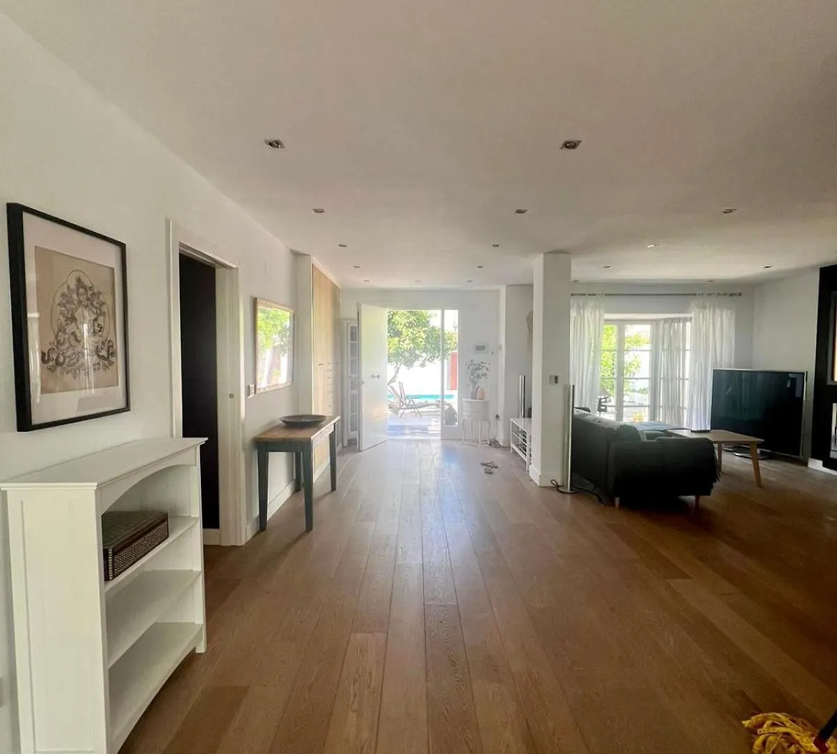 Bonita Villa Con Piscina Estepona