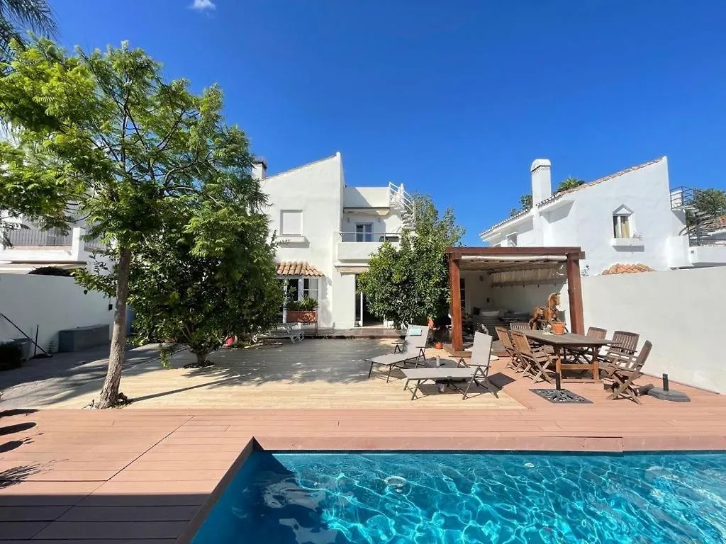 Bonita Villa Con Piscina Estepona